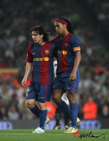 国足12年12大时刻：长沙保卫战、奇迹逃生、全村希望在列（国足12年12个高光时刻：长沙之战、奇迹逃生与全村希望尽收其中）