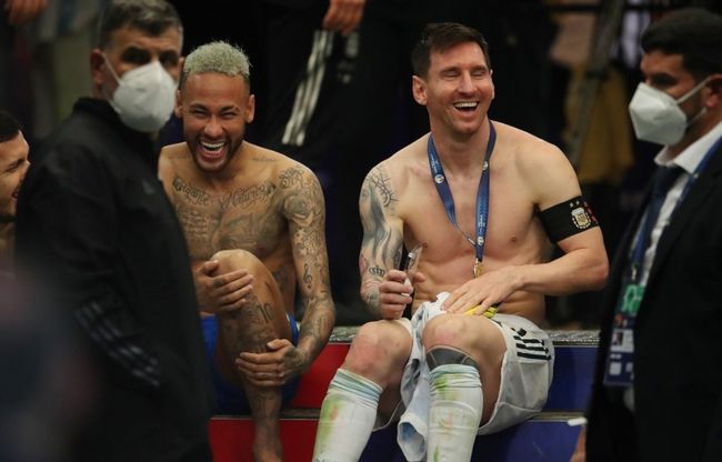 半场战报：利兹联0-0比利亚雷亚尔，尼奥托造险（半场快讯：利兹联与比利亚雷亚尔0-0互交白卷，尼奥托险些破门）