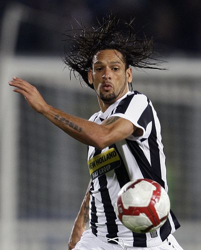 越来越大了，泰州高速口已经搭好巨幅“苏超”冠军标语（泰州高速口挂起巨幅“苏超”冠军标语，声势再升级）