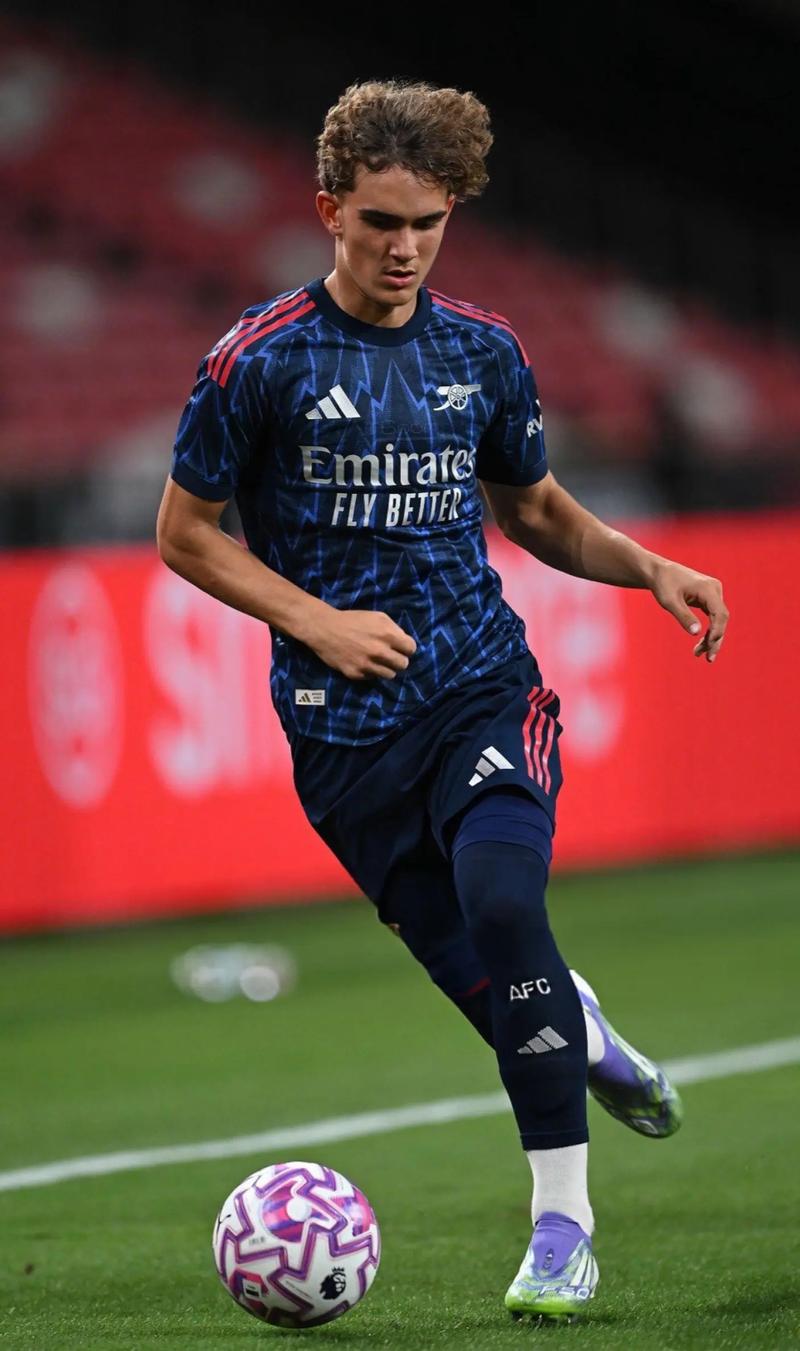 TA：拜仁不太可能6500万欧买断雅克松，切尔西认为他价值很高（TA：拜仁以6500万欧买断雅克松希望渺茫，切尔西对其估值颇高）