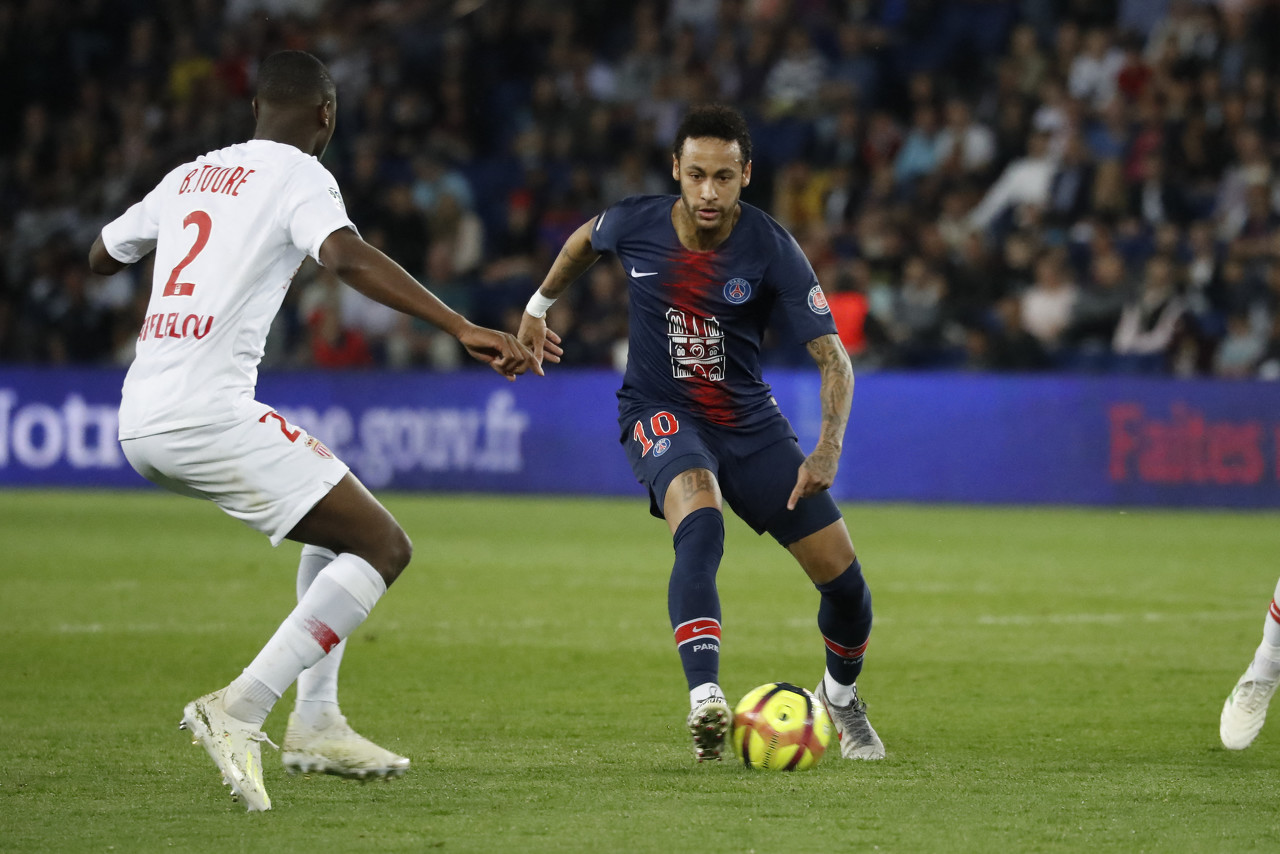 罗马诺：随着冬窗的临近，多家俱乐部对特狮的兴趣也在增加（罗马诺：冬窗将至，多家球队对特狮的关注升温）