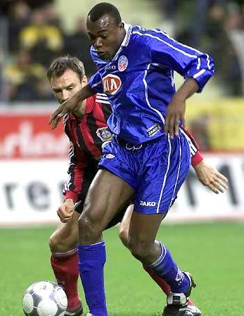 🎮DK 2-0 T1：许哥球给Siwoo一击制胜，DK再下一城（🎮DK 2-0 T1：许哥妙传助Siwoo绝杀，DK强势再取一胜）