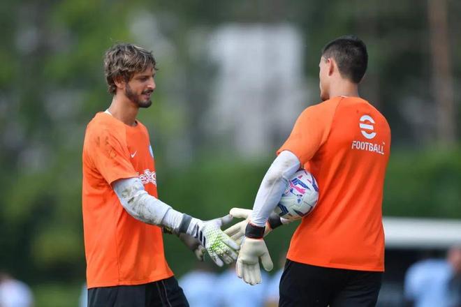 斯卢茨基：很高兴队员们能摆脱不好的情绪，展现出应有的精神（斯卢茨基：欣慰队员走出阴霾，展现应有的斗志）