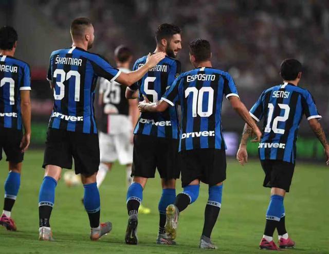 足球意大利名帅重返教练席，引全球媒体关注（意大利足坛名帅重返执教舞台，全球媒体聚焦）