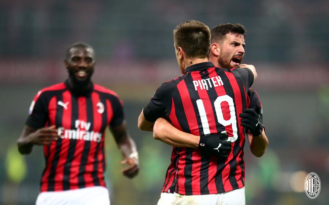 布尼达为何没首发？阿贾克斯主帅：他训练迟到了（阿贾克斯主帅解释布尼达未首发：因训练迟到）