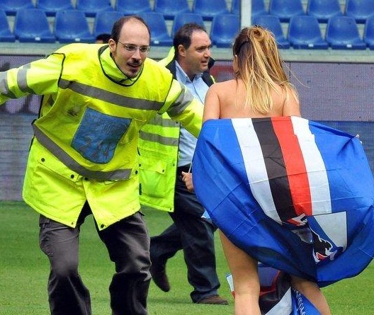 皇马公布欧冠战曼城名单：姆巴佩受伤仍入选，卡马文加缺席（皇马发布欧冠战曼城大名单：受伤姆巴佩仍随队，卡马文加落选）