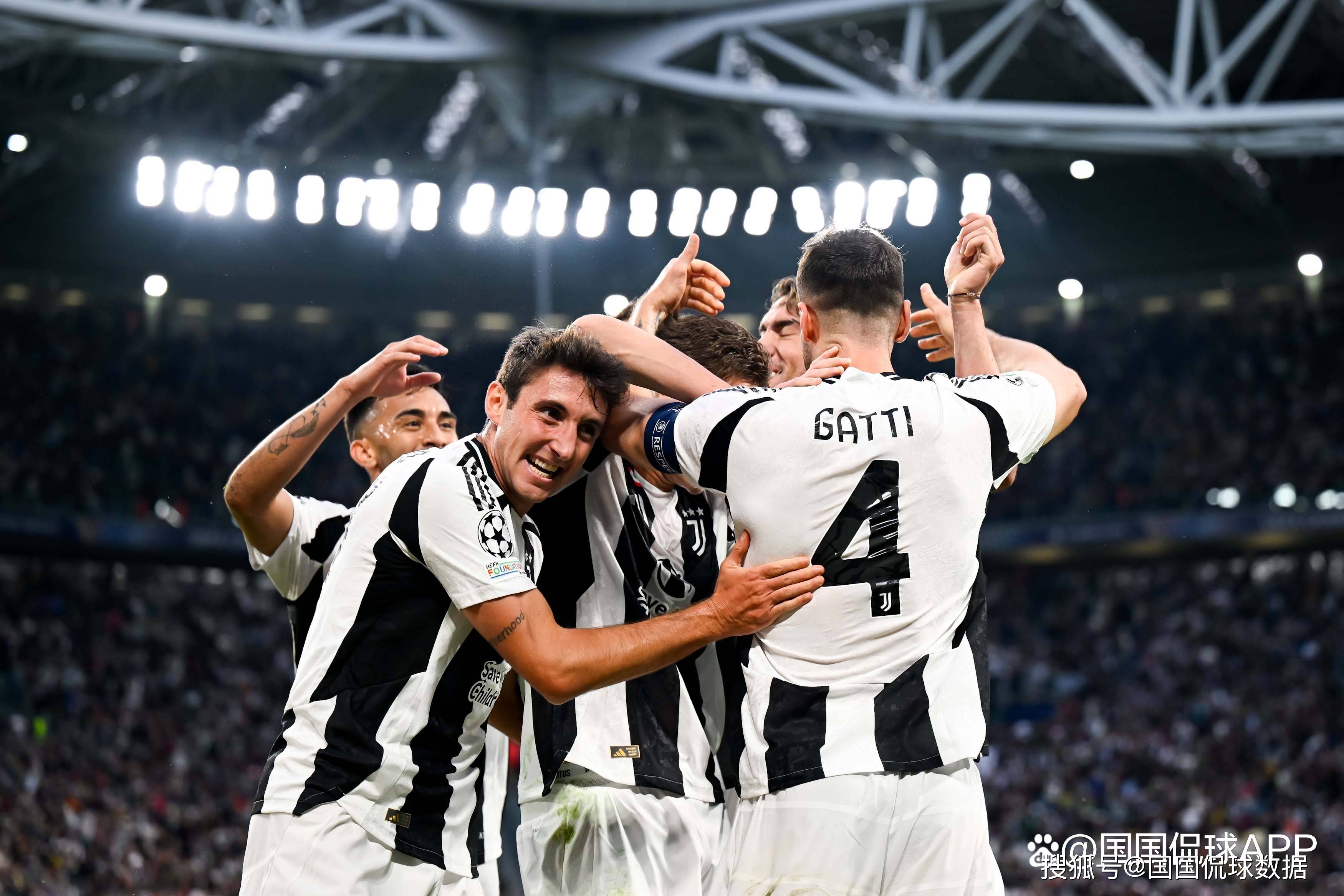 记者：齐尔克泽有可能会离队，曼联有信心从他身上收回转会费（名记：齐尔克泽或将离队，曼联有信心回收转会费）